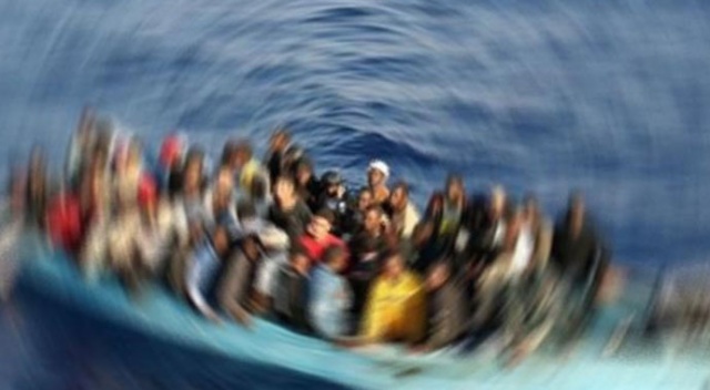 Akdeniz&#039;de 20 düzensiz göçmenin bulunduğu bot battı