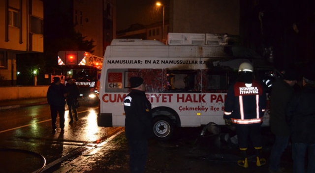 Çekmeköy&#039;de CHP&#039;nin seçim aracı yandı