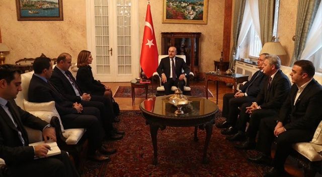 Dışişleri Bakanı Çavuşoğlu, Romanya&#039;da Türk iş dünyası temsilcileri ile görüştü