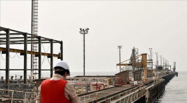 İran Basra Körfezi&#039;nde yeni petrol rezervi buldu