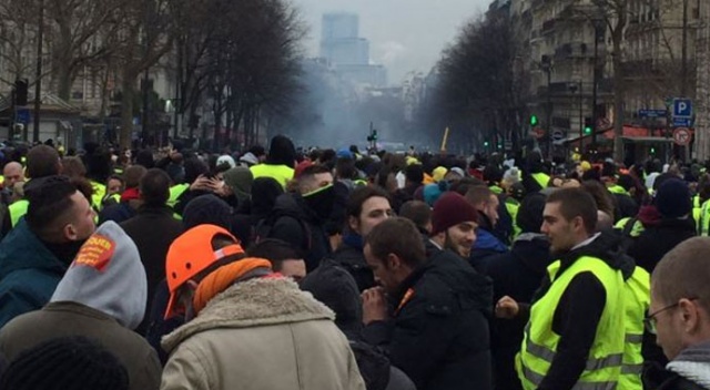 Paris&#039;te sarı yeleklilere müdahale