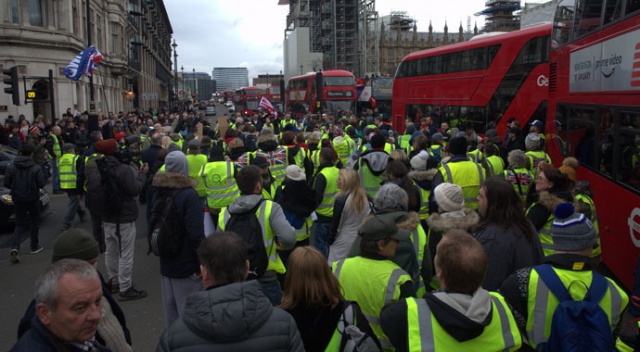 Paris&#039;teki sarı yelekli protestoları Londra&#039;ya da sıçradı