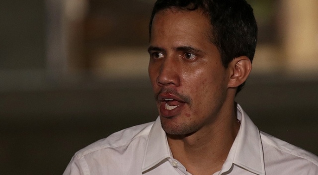 Guaido Venezuela&#039;ya insani yardımların girdiğini savundu