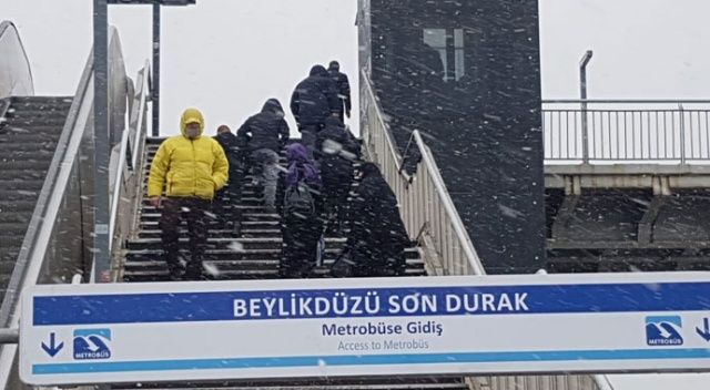 İstanbullular dikkat! İl genelinde saat 15.00&#039;ten sonra kar yağışı bekleniyor