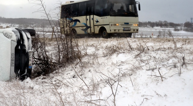 Kırklareli&#039;nde kar yağışı nedeniyle 27 köy yolu ulaşıma kapandı