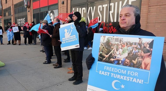 New York&#039;ta Çin yönetiminin Doğu Türkistan&#039;daki baskıcı politikaları protesto edildi