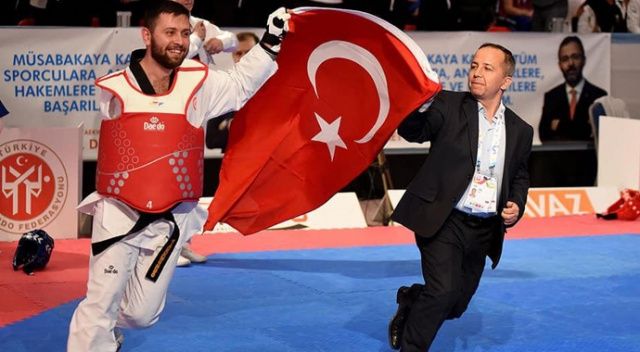 Tekvandocu Mehmet Sami Saraç dünya şampiyonu oldu