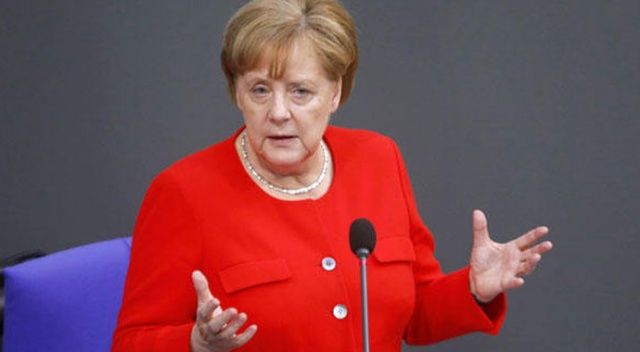 Angela Merkel: Brexit ile ilgili tüm senaryolara hazırız