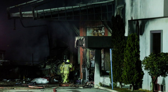 Arnavutköy&#039;deki fabrika yangını tamamen söndürüldü