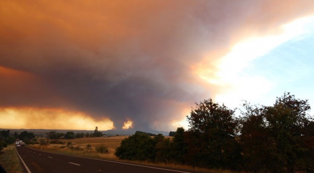Avustralya’da büyük yangın: Yüzlerce itfaiye eri müdahale ediyor