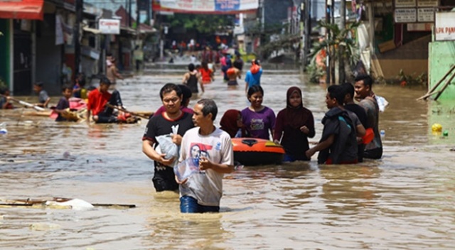 Endonezya&#039;da sel felaketi: 42 ölü