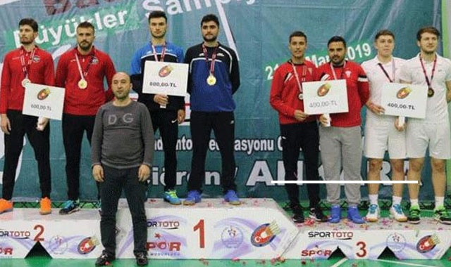 İhlas Koleji öğrencisi badmintonda Türkiye üçüncüsü oldu