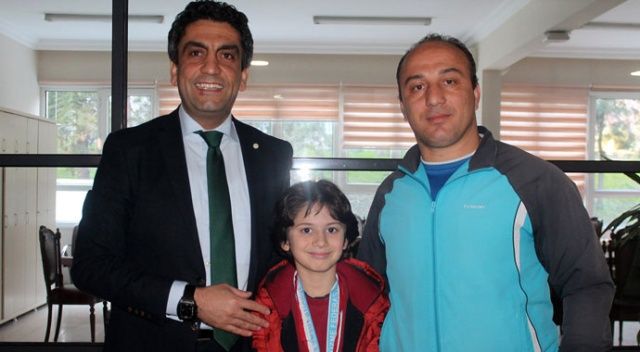 İhlas Koleji öğrencisi yüzmede İstanbul şampiyonu