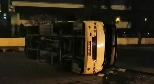 İzmir&#039;de minibüs ile belediye otobüsü çarpıştı: 10 yaralı