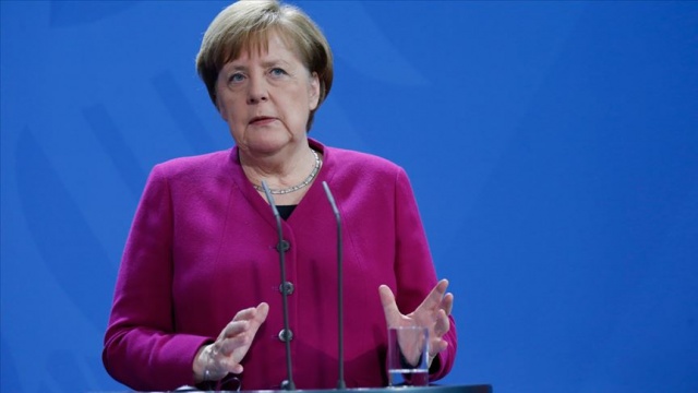 Merkel: &#039;Avrupa savunma politikası NATO&#039;nun yerine geçmez&#039;