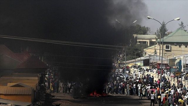 Nijerya&#039;da akaryakıt tankeri pazar yerine daldı: 20 ölü