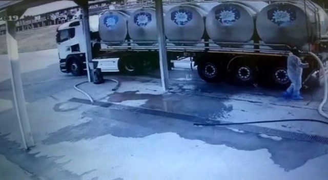 Tonlarca ağırlıktaki süt tankeri depremde böyle sallandı