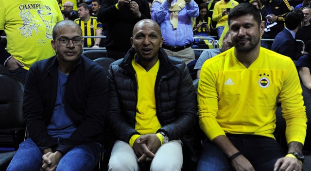 Fenerbahçe&#039;nin unutulmaz futbolcuları basketbol maçında buluştu