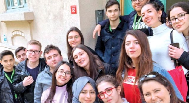 İhlas Koleji öğrencileri Avrupa’nın izlerini aradı