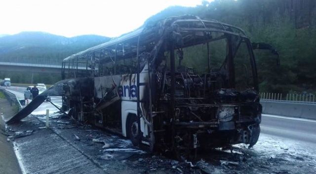Mersin&#039;de seyir halindeki yolcu otobüsü yandı