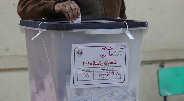 Mısır&#039;da halk Anayasa referandumu için sandık başında