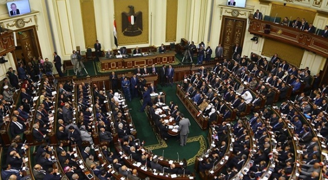 Mısır Parlamentosu anayasa değişikliklerini onayladı