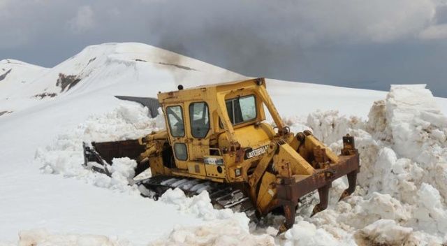 Nemrut Dağı&#039;nda 10 metrelik karla mücadele