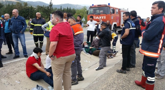 Silifke’de işçileri taşıyan midibüs kaza yaptı: 11 yaralı