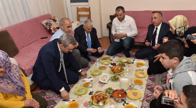 Binali Yıldırım Tan ailesinin iftar sofrasına misafir oldu