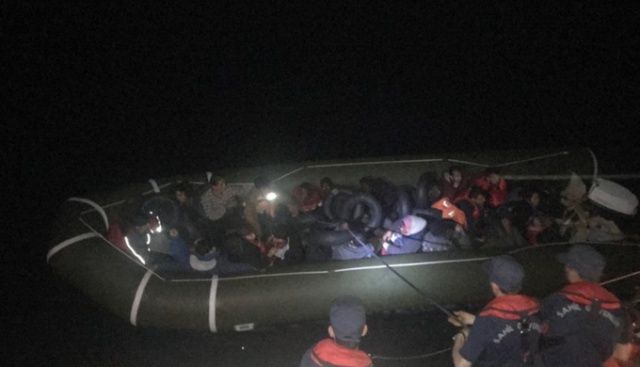 Didim’de 11’i çocuk 24 kaçak göçmen yakalandı