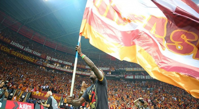 Galatasaray krizler arasında çifte kupaya ulaştı