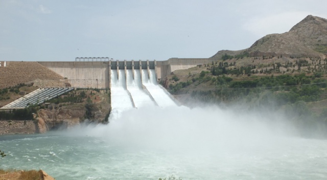Keban Barajı&#039;nda su seviyesinin yükselmesi taşkınlara neden oldu