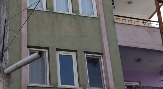 Malatya&#039;da pompalı tüfekle apartmana saldırdılar