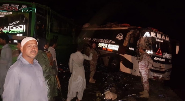 Pakistan’da otobüs park halindeki otobüslere çarptı: 5 ölü, 25 yaralı