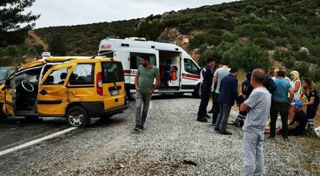 Turistleri taşıyan taksiye tır çarptı: 3 yaralı
