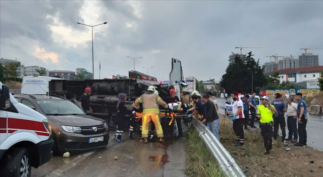 Maltepe&#039;de 8 araç kazaya karıştı: 4 yaralı
