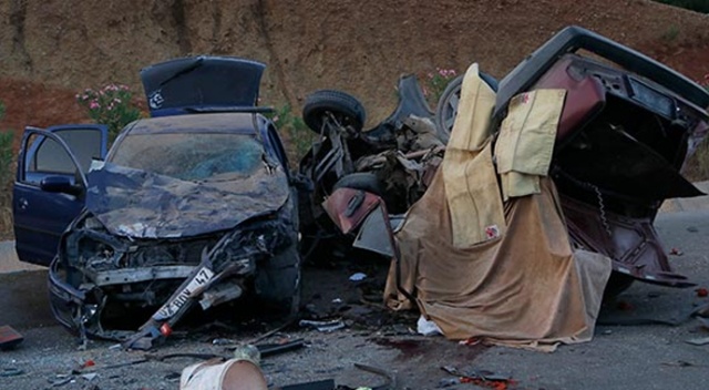 Muğla&#039;da iki otomobil çarpıştı: 2 ölü, 6 yaralı