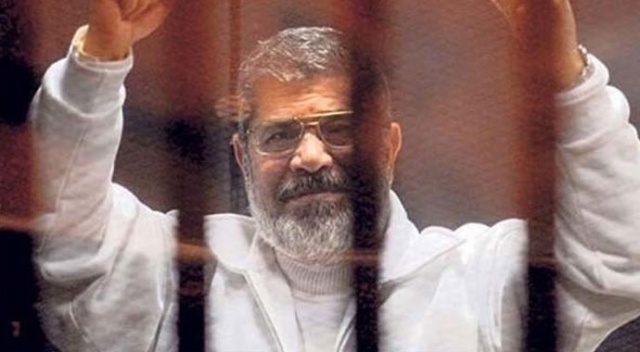 Mursi yoğun güvenlik önlemleri altında defnedildi