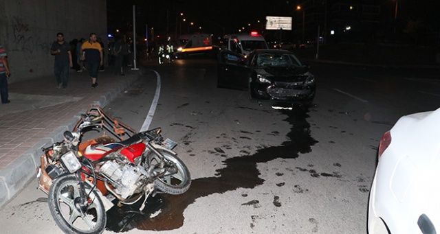Otomobil engelli motosikletine çarptı: 1 ölü 1 yaralı