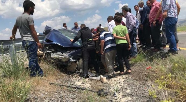 Tutak&#039;ta trafik kazası: 1 ölü 2 yaralı