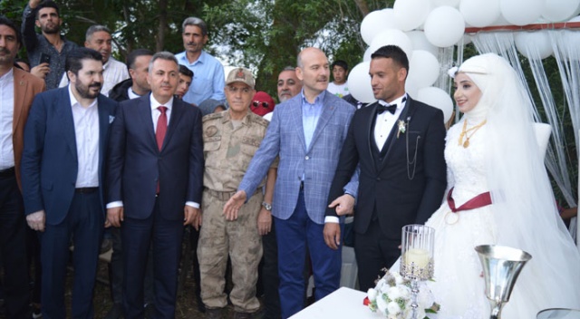 Bakan Soylu, Afrin’de görev yapan uzman çavuşun düğününe katıldı