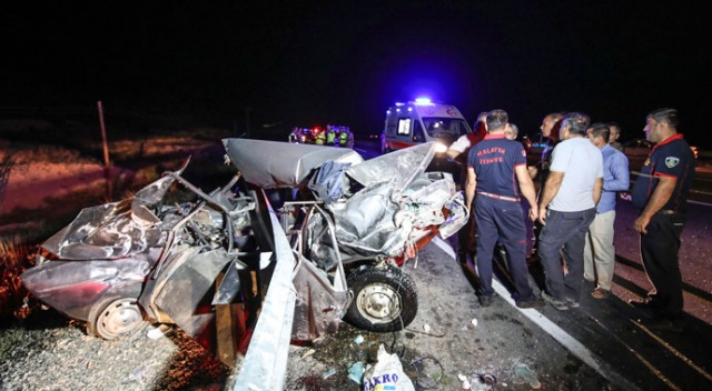 Malatya&#039;da otomobille panelvan çarpıştı: 8 yaralı