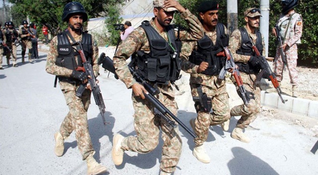 Pakistan&#039;da iki saldırıda 10 asker hayatını kaybetti