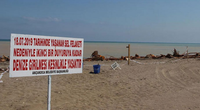 Sel nedeniyle Akçakoca’da denize girmek yasaklandı