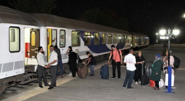 Tahran-Ankara treninin  ilk yolcuları Van’a ulaştı