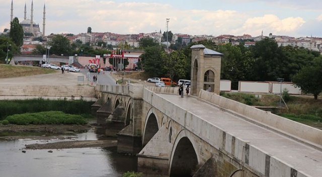 Tarihi Tunca Köprüsü trafiğe kapatıldı