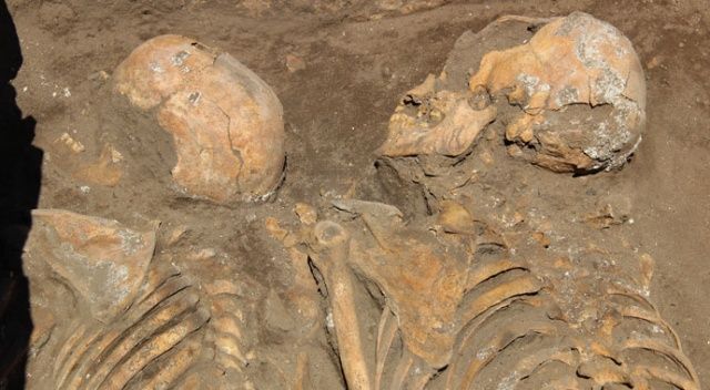 Eskişehir&#039;de yapılan arkeolojik kazılarda 5 bin yıllık insan iskeletleri bulundu
