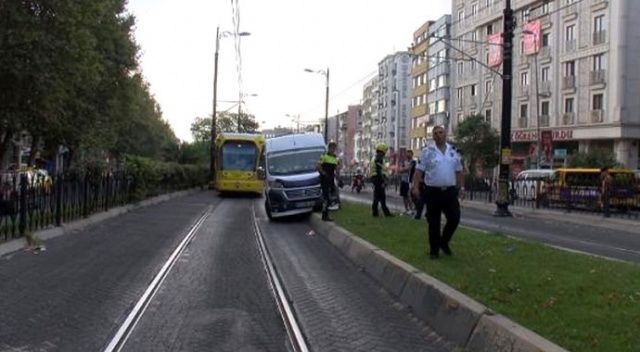 Fındıkzade&#039;de minibüs, tramvay yoluna girince seferler durdu