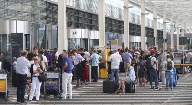 Havalimanında alarm: İspanyol yolcu 130 uçuşu iptal ettirdi
