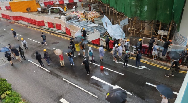Hong Kong&#039;da protestolar sürüyor